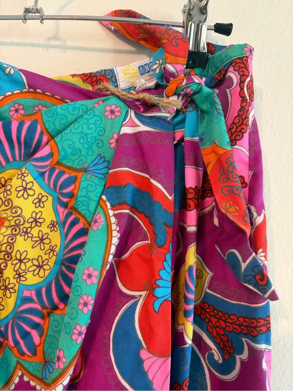 1950- 1960s Andrade Vintage Wrap Maxi Skirt from Hawaii - Picture 2 of 5